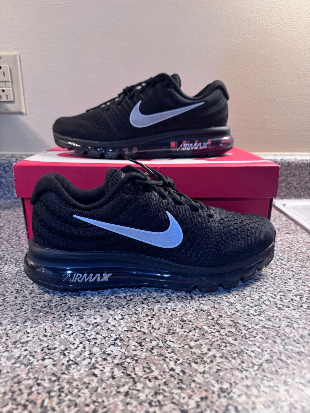 Size 8.5 - Nike Air Max 2017 Shoes Triple Black Sneakers 849559-001 Men's New